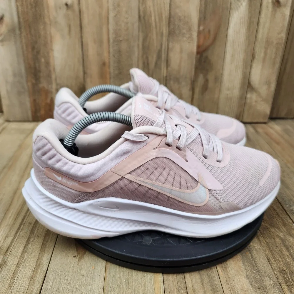 Nike Quest 5 Running Shoes Womens size 6.5 Running Shoes Pink White DD9291-600